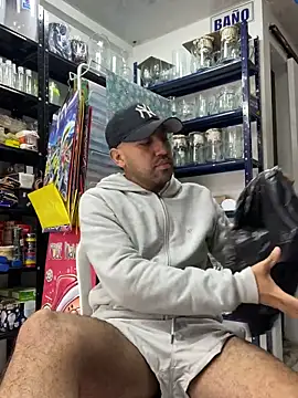 JuanZapata33 online show from February 17, 5:43 pm