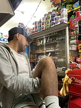 JuanZapata33 online show from February 27, 9:36 pm