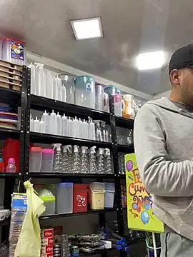 Snapshot of JuanZapata33 chatting on November 23, 8:19 pm JuanZapata33 online show from November 23, 8:19 pm