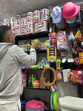 JuanZapata33 online show from December 22, 8:09 pm