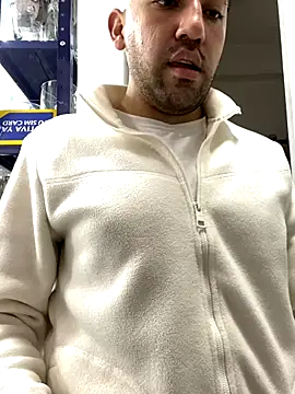 Snapshot of JuanZapata33 chatting on October 23, 9:57 pm JuanZapata33 online show from October 23, 9:57 pm