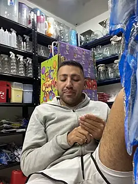 Snapshot of JuanZapata33 chatting on November 28, 9:59 pm JuanZapata33 online show from November 28, 9:59 pm