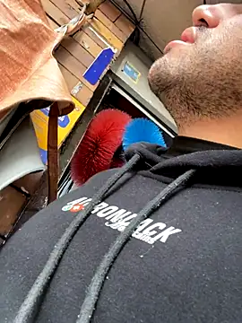 Snapshot of JuanZapata33 chatting on November 26, 9:15 pm JuanZapata33 online show from November 26, 9:15 pm