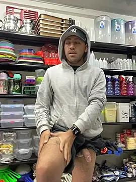 JuanZapata33 online show from February 7, 9:23 pm