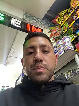 JuanZapata33 online show from February 26, 9:59 pm