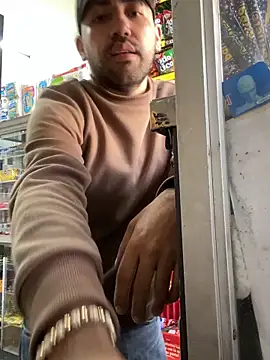 JuanZapata33 online show from April 6, 9:49 pm