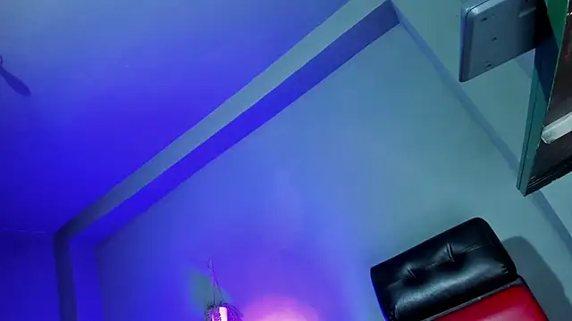 Travistanner 28 online show from September 21, 4:06 am