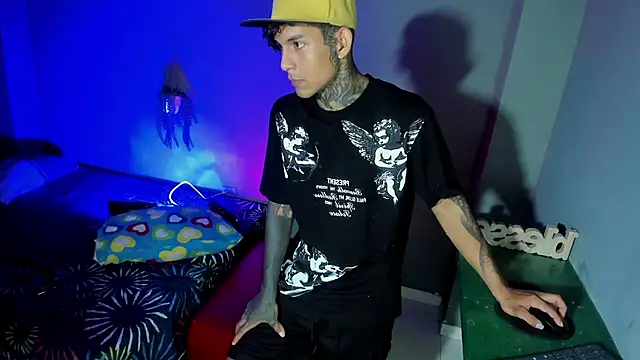 Travistanner 28 online show from September 19, 4:44 pm