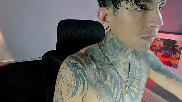 Travistanner 28 online show from November 26, 2:11 am