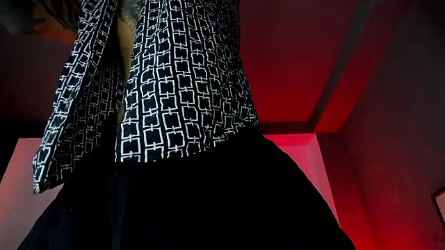 Travistanner 28 online show from December 14, 4:34 pm