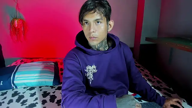 Travistanner 28 online show from October 6, 2:24 am