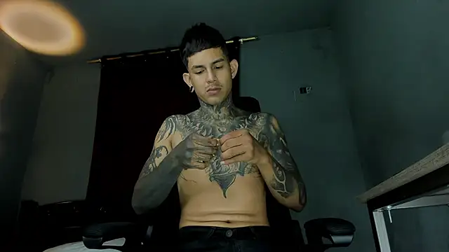 Travistanner 28 online show from March 27, 12:17 pm