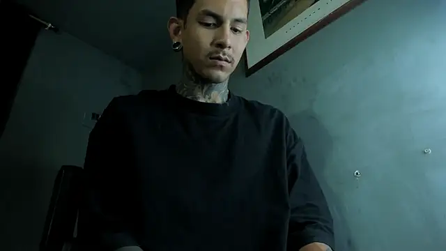 Travistanner 28 online show from April 11, 6:54 am