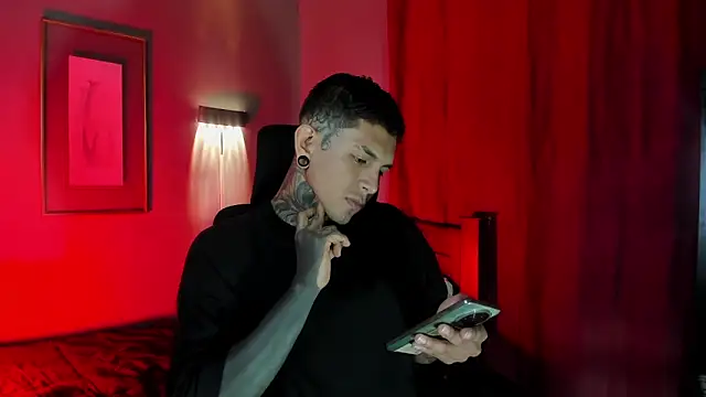 Travistanner 28 online show from March 19, 5:57 pm