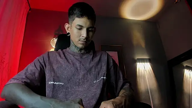 Travistanner 28 online show from April 5, 11:22 pm