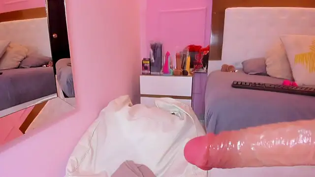 alysonJackson online show from April 8, 7:37 pm