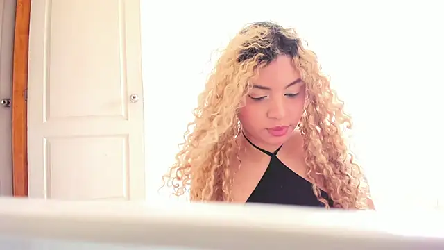 Snapshot of ScarlettDuran chatting on October 4, 9:27 pm ScarlettDuran online show from October 4, 9:27 pm