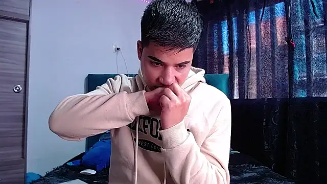 Snapshot of Randy_horny chatting on April 30, 8:57 pm Randy horny online show from April 30, 8:57 pm