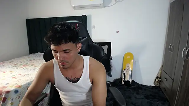 Snapshot of man_dur07 chatting on March 16, 12:01 am man dur07 online show from March 16, 12:01 am