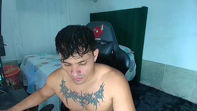 Snapshot of man_dur07 chatting on May 7, 5:22 am man dur07 online show from May 7, 5:22 am