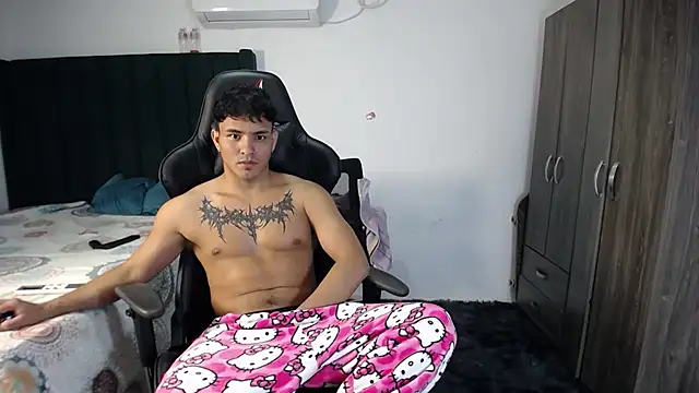 Snapshot of man_dur07 chatting on February 3, 12:36 am man dur07 online show from February 3, 12:36 am