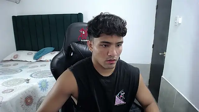 Snapshot of man_dur07 chatting on September 9, 8:18 pm man dur07 online show from September 9, 8:18 pm