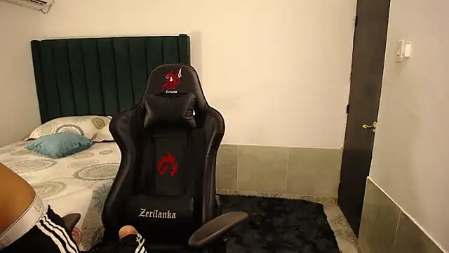 Snapshot of man_dur07 chatting on October 2, 8:34 pm man dur07 online show from October 2, 8:34 pm