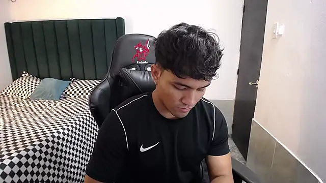 Snapshot of man_dur07 chatting on October 24, 7:57 pm man dur07 online show from October 24, 7:57 pm