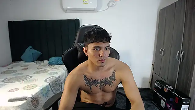 Snapshot of man_dur07 chatting on February 11, 3:18 am man dur07 online show from February 11, 3:18 am