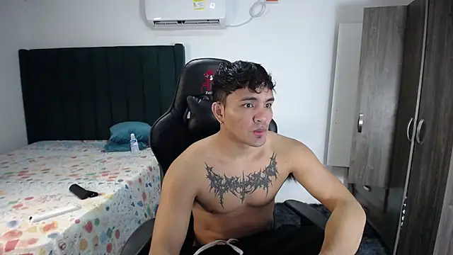 Snapshot of man_dur07 chatting on February 12, 5:26 pm man dur07 online show from February 12, 5:26 pm