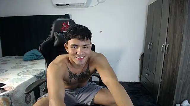 Snapshot of man_dur07 chatting on February 6, 12:22 am man dur07 online show from February 6, 12:22 am