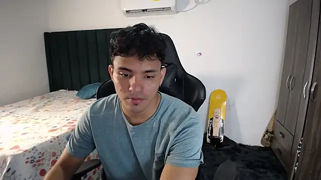 Snapshot of man_dur07 chatting on March 16, 7:27 pm man dur07 online show from March 16, 7:27 pm