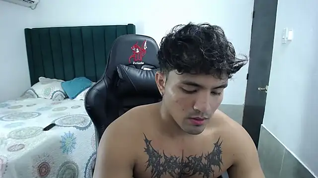 Snapshot of man_dur07 chatting on October 9, 6:19 pm man dur07 online show from October 9, 6:19 pm