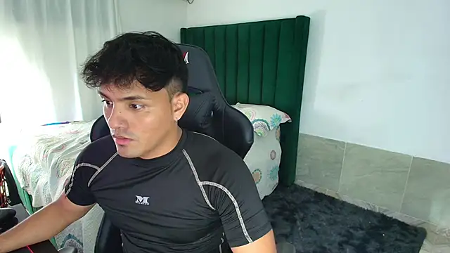 man dur07 online show from March 7, 3:13 am