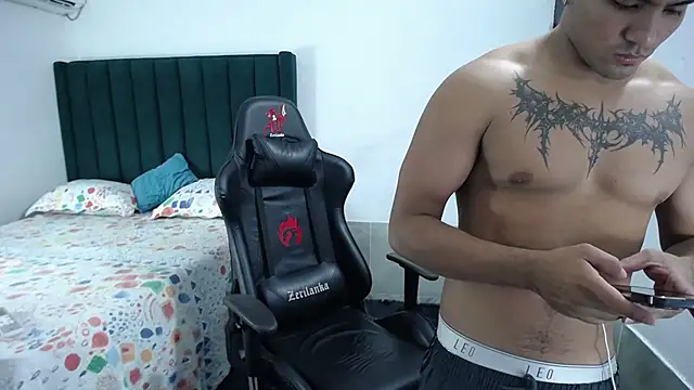 Snapshot of man_dur07 chatting on October 6, 7:36 pm man dur07 online show from October 6, 7:36 pm