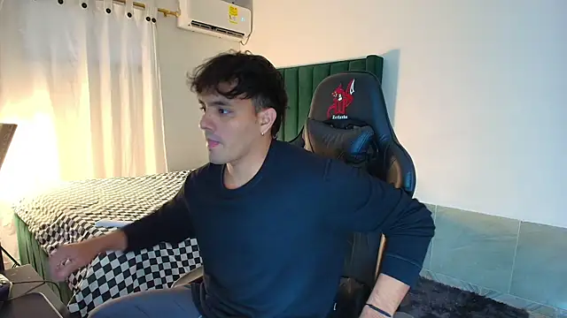 man dur07 online show from December 14, 9:09 pm