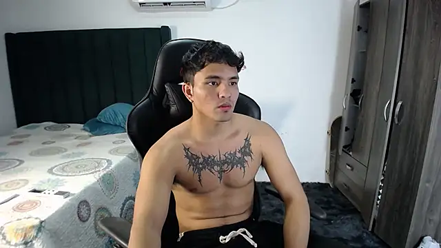 Snapshot of man_dur07 chatting on February 17, 12:00 am man dur07 online show from February 17, 12:00 am