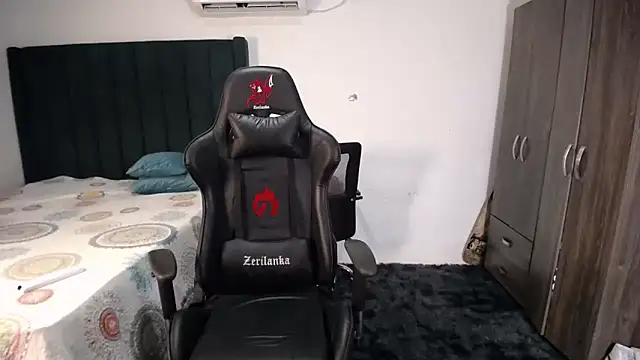 Snapshot of man_dur07 chatting on February 18, 8:14 pm man dur07 online show from February 18, 8:14 pm