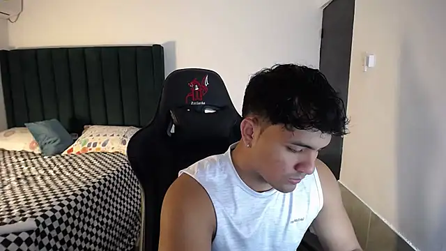 Snapshot of man_dur07 chatting on October 18, 8:11 pm man dur07 online show from October 18, 8:11 pm