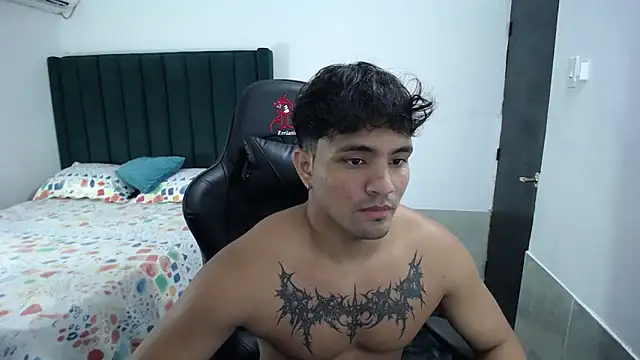 Snapshot of man_dur07 chatting on October 4, 8:21 pm man dur07 online show from October 4, 8:21 pm