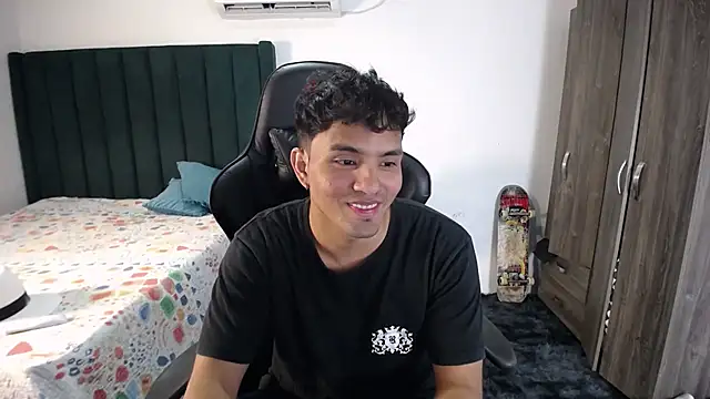 Snapshot of man_dur07 chatting on February 24, 1:35 am man dur07 online show from February 24, 1:35 am