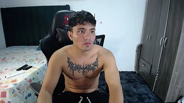 Snapshot of man_dur07 chatting on February 12, 11:30 pm man dur07 online show from February 12, 11:30 pm