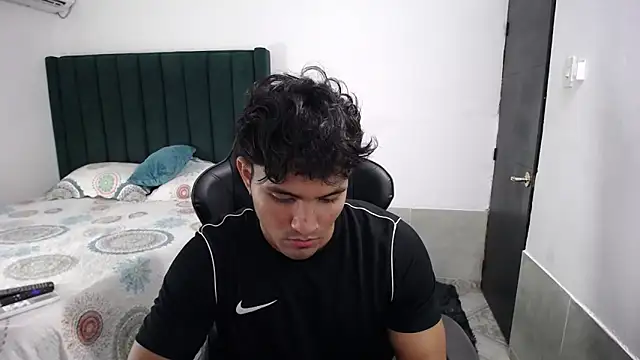 Snapshot of man_dur07 chatting on September 27, 10:38 pm man dur07 online show from September 27, 10:38 pm