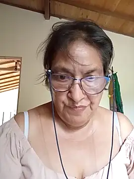 florecita69 online show from October 12, 8:32 pm