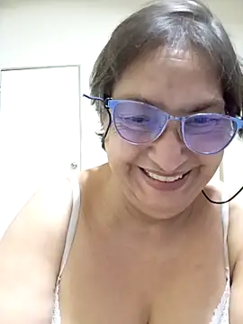 florecita69 online show from October 25, 11:49 pm