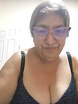 florecita69 online show from May 3, 8:45 pm