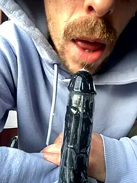 Snapshot of dann1111 chatting on October 25, 3:34 pm dann1111 online show from October 25, 3:34 pm