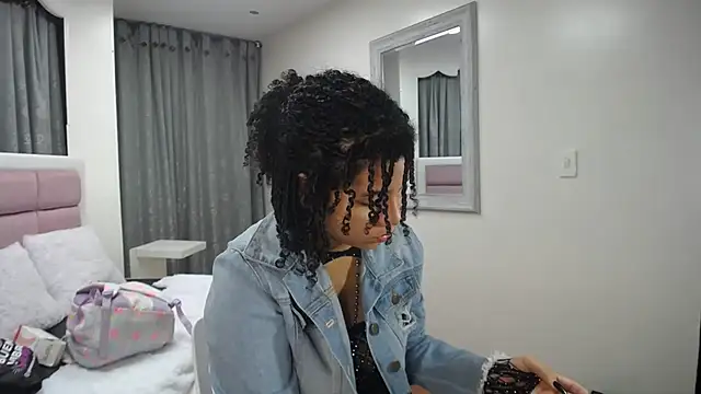 Snapshot of Mayaa_ross chatting on February 4, 12:40 am Mayaa ross online show from February 4, 12:40 am