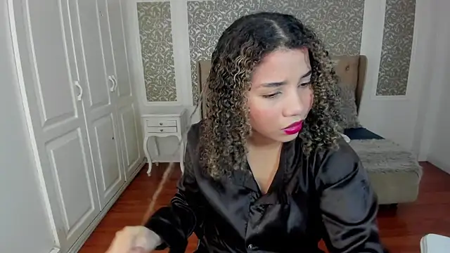 Snapshot of Mayaa_ross chatting on October 10, 2:56 am Mayaa ross online show from October 10, 2:56 am