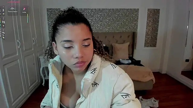 Snapshot of Mayaa_ross chatting on September 15, 1:39 am Mayaa ross online show from September 15, 1:39 am
